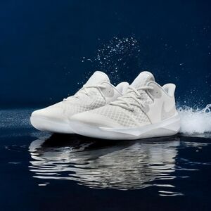 Nike White anf Silver Sneakers